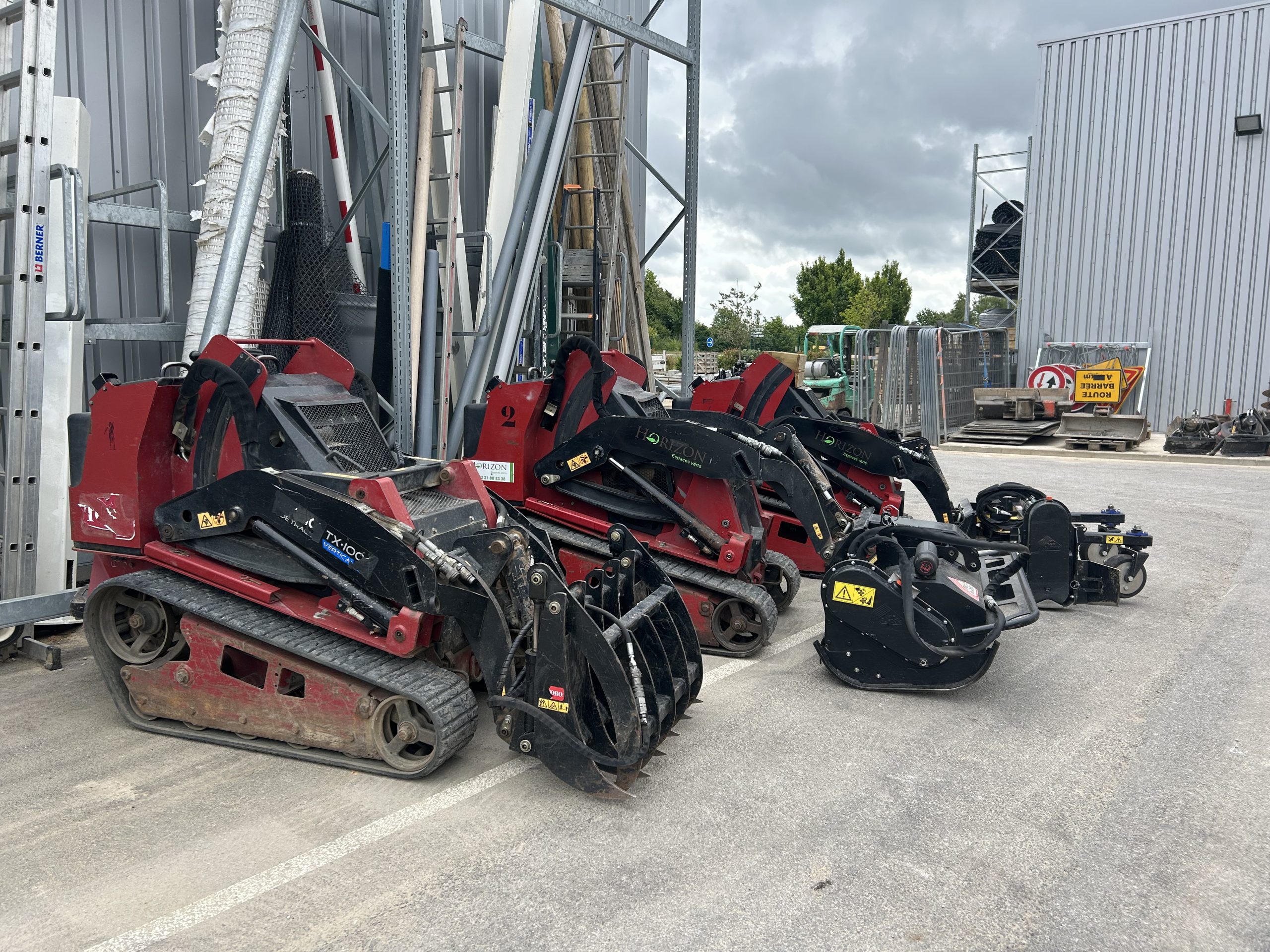 Jaune = mini pelle 2,5T