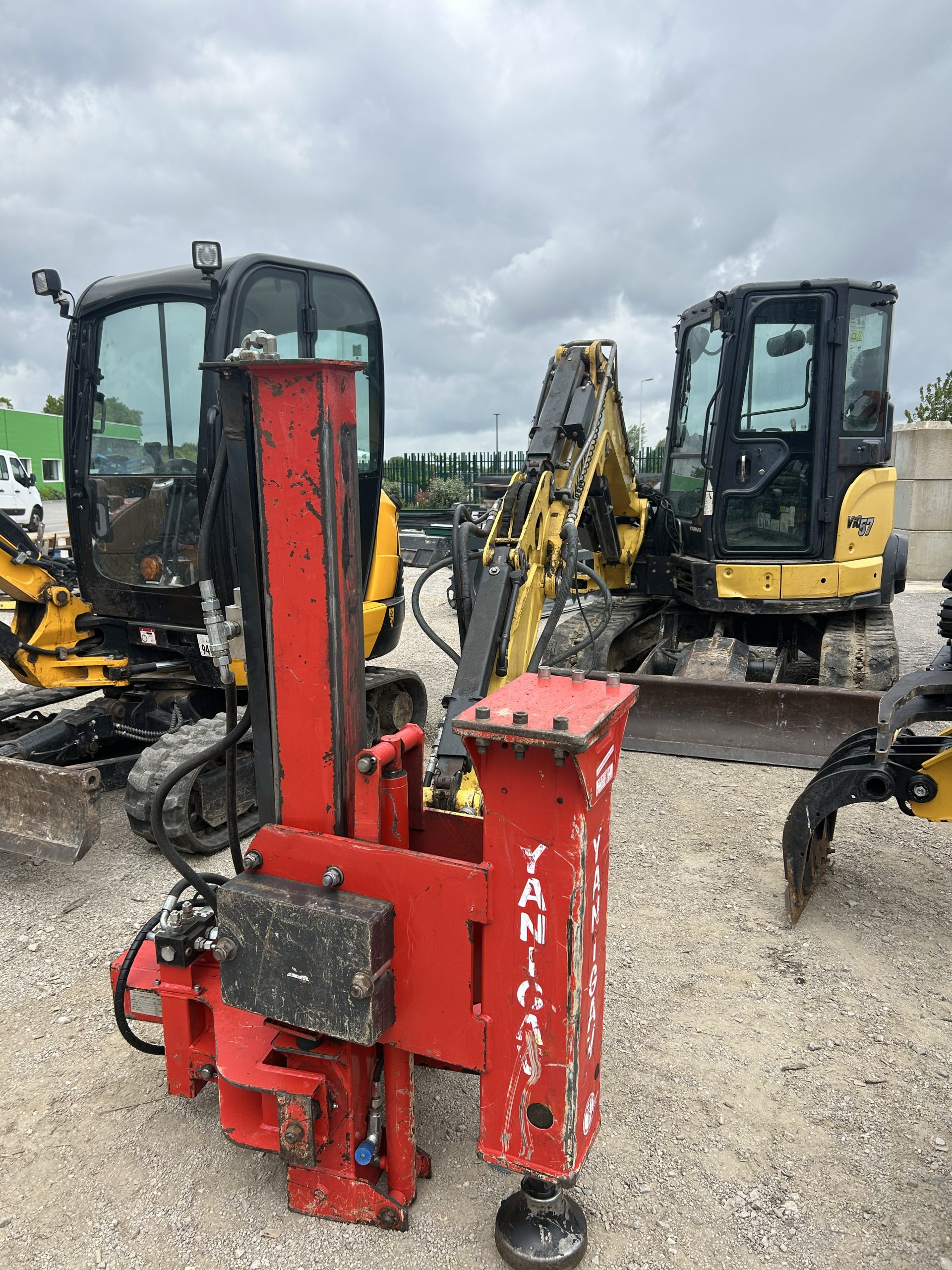 Jaune = mini pelle 2,5T