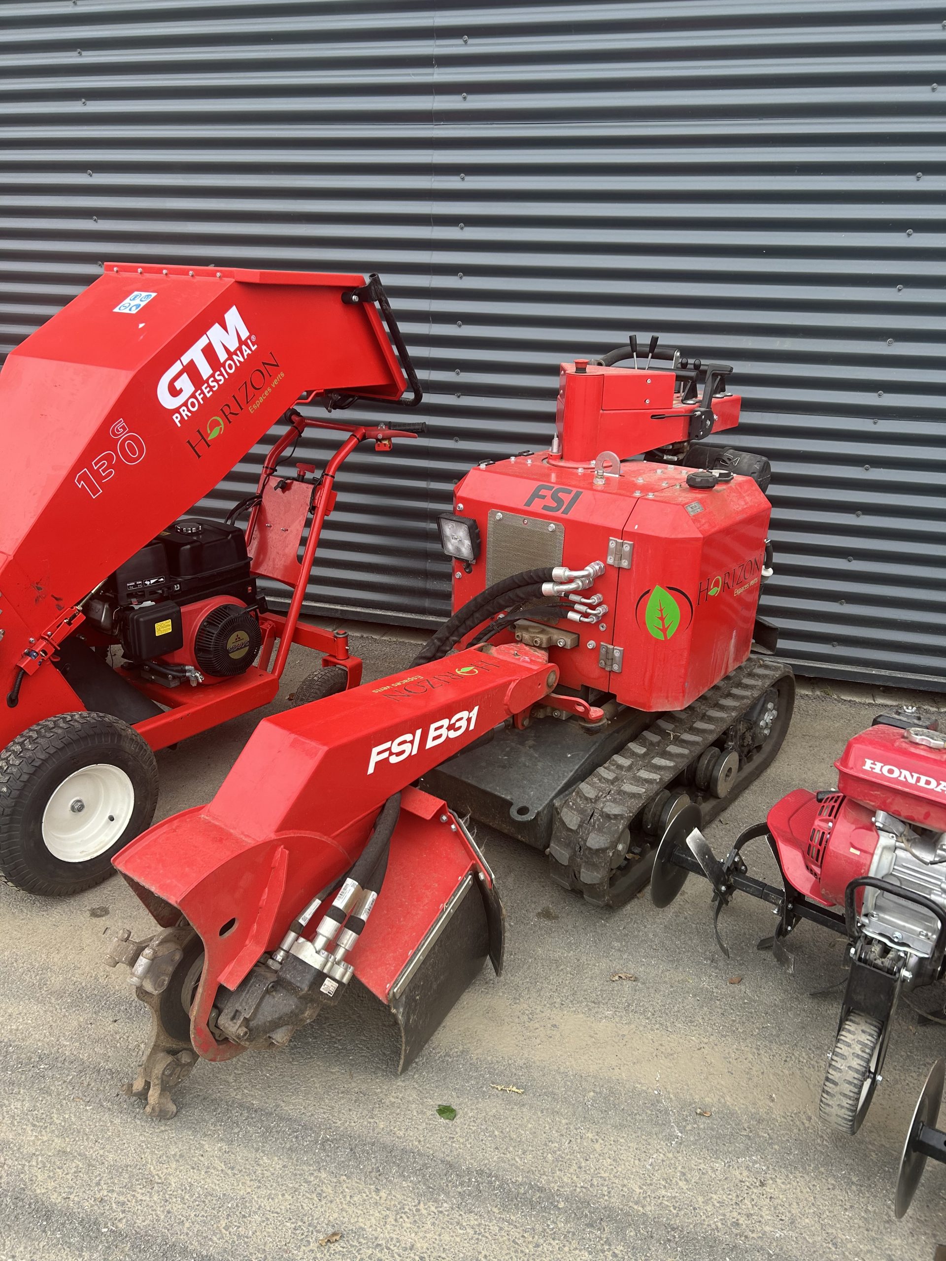 Jaune = mini pelle 2,5T