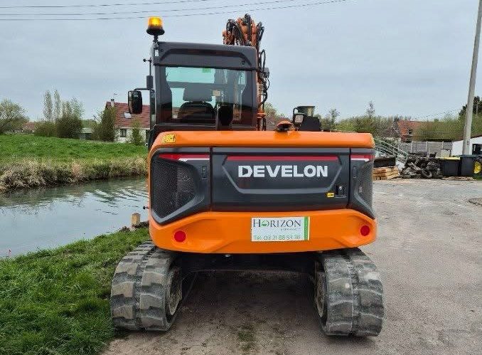 Jaune = mini pelle 2,5T