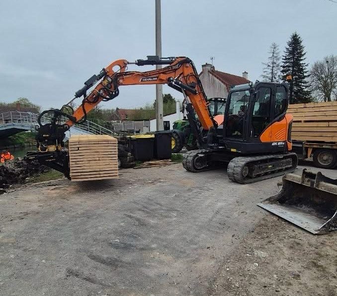 Jaune = mini pelle 2,5T