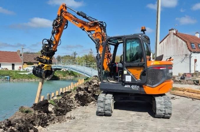 Jaune = mini pelle 2,5T